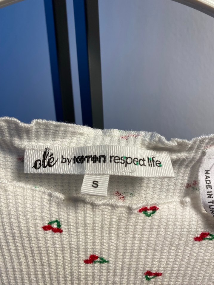 Beyaz Mini Çiçekli Kısa Kollu Kadın Crop Tişört - Görsel 3