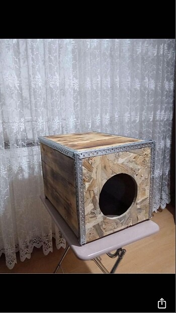 Sokak Havyanları için Ahşap Kedi Yuvası