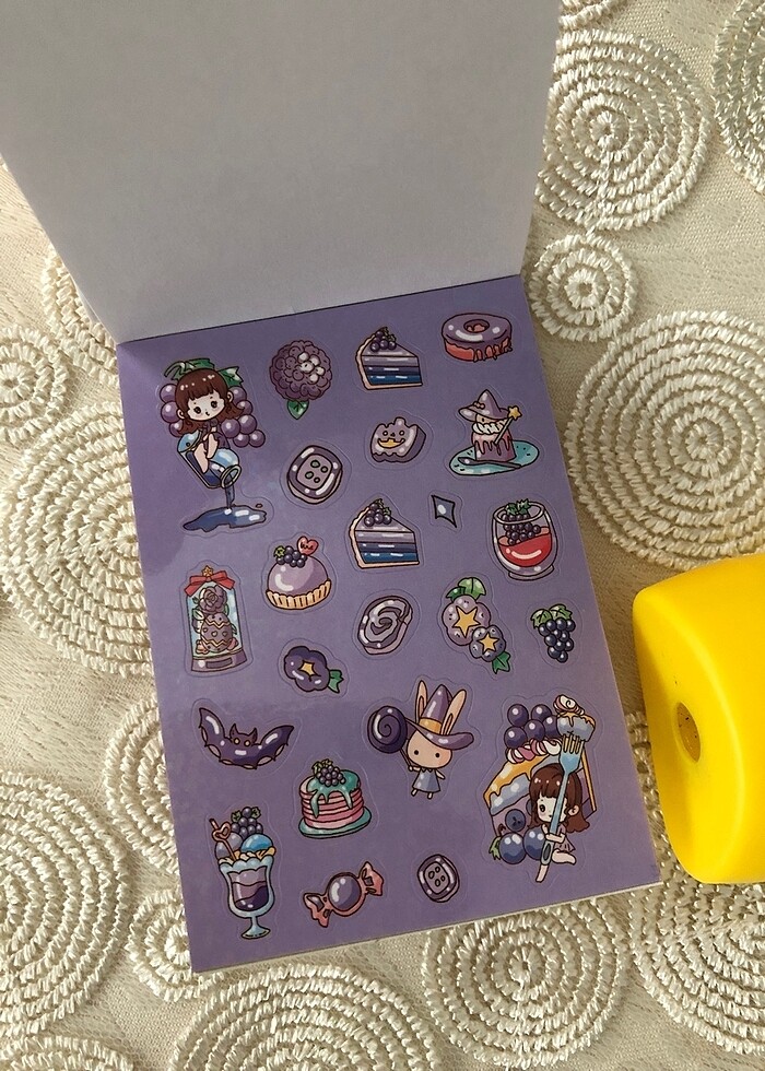 Sticker defteri ve hello kitty kalemtraş - Görsel 4