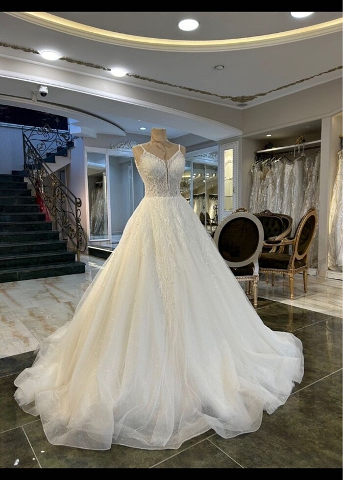 Güpürlü Kabarık Gelinlik - Görsel 2