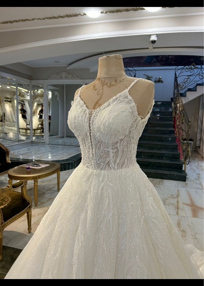 Güpürlü Kabarık Gelinlik - Görsel 3