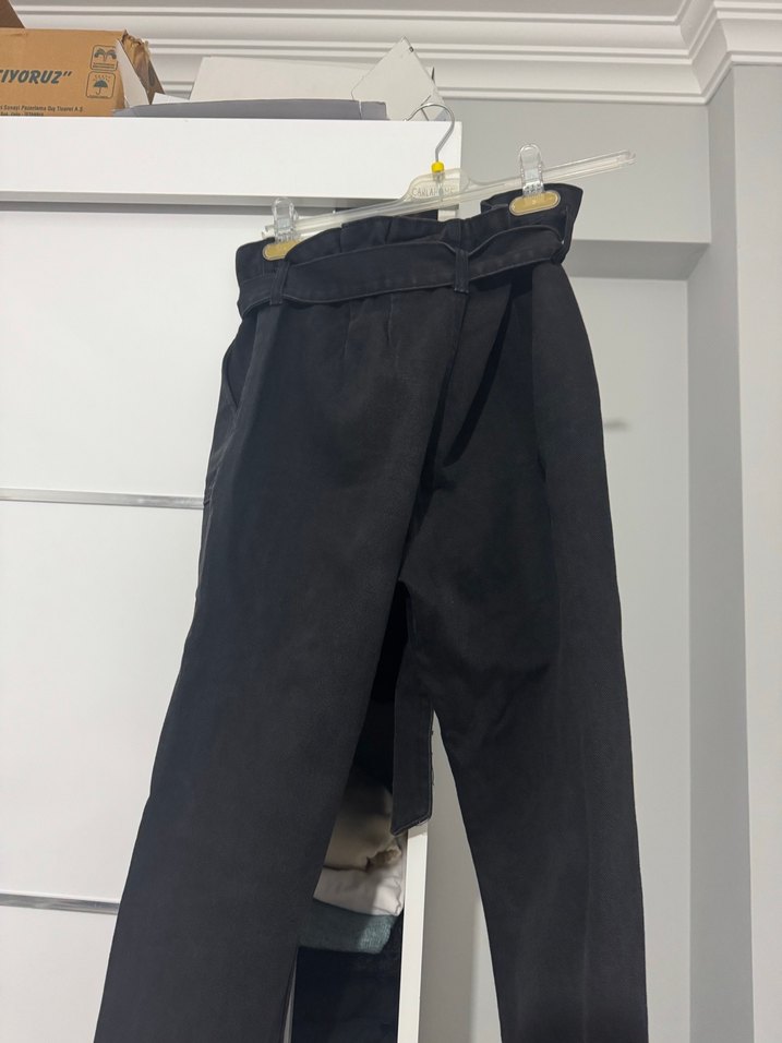 Kadın Siyah Kemerli Bol Kesim Midi Kot Pantolon - Görsel 3