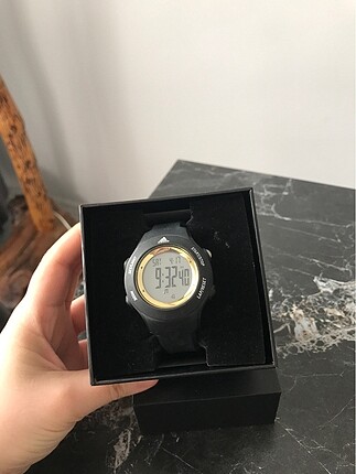 Adidas unisex kol saati