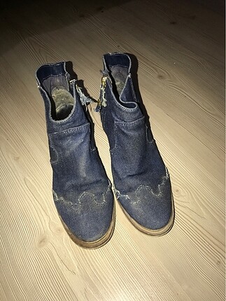 38 Beden Stradivarius kot bot