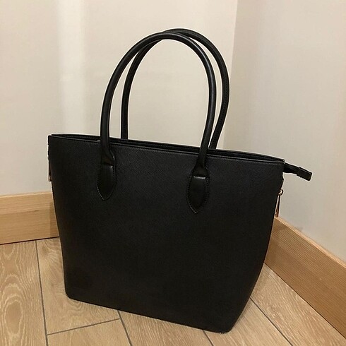 H&M siyah kol çantası