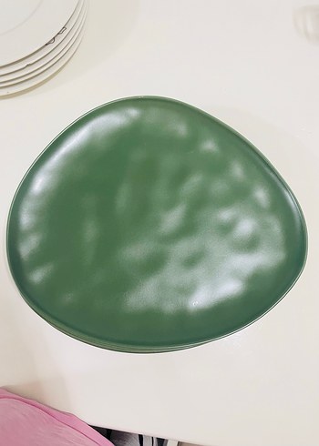 Modern Yeşil Organik Tasarımlı Tabaklar - Görsel 3