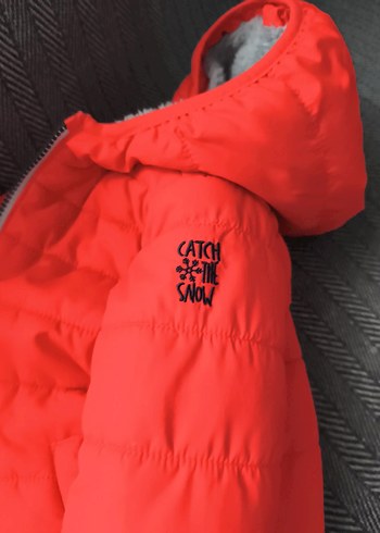 Kırmızı Kapüşonlu Erkek Çocuk Mont - Görsel 7