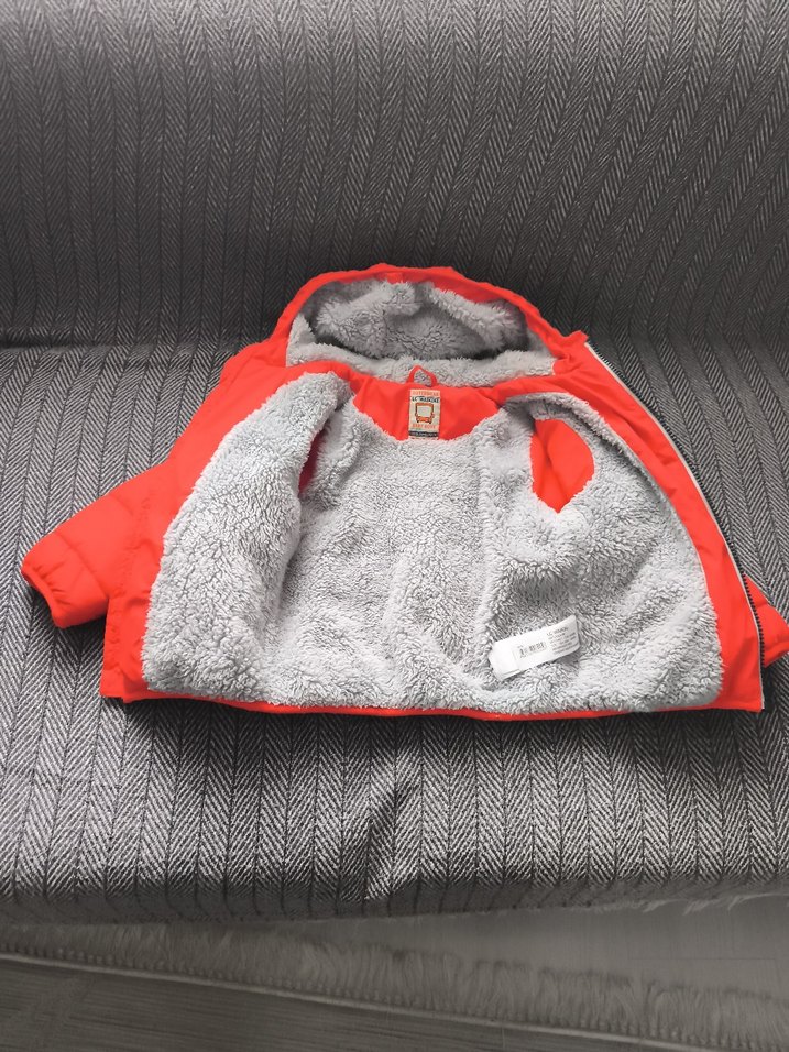 Kırmızı Kapüşonlu Erkek Çocuk Mont - Görsel 3