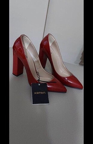Koton kırmızı topuklu ayakkabı