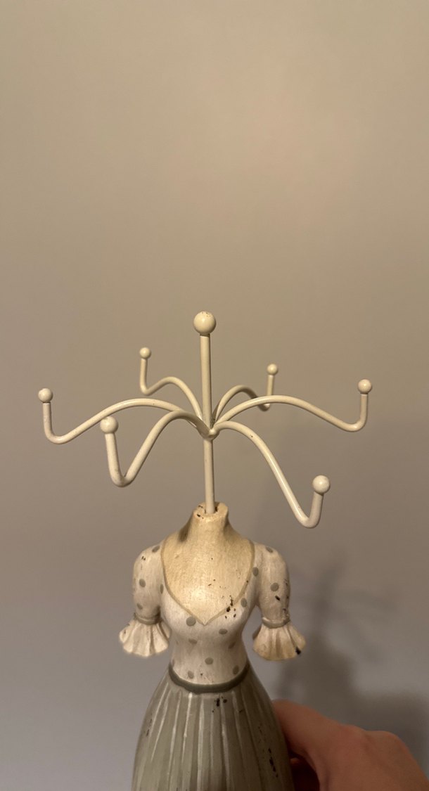 Bej Pastel Kadın Figürlü Takı Askısı - Görsel 3