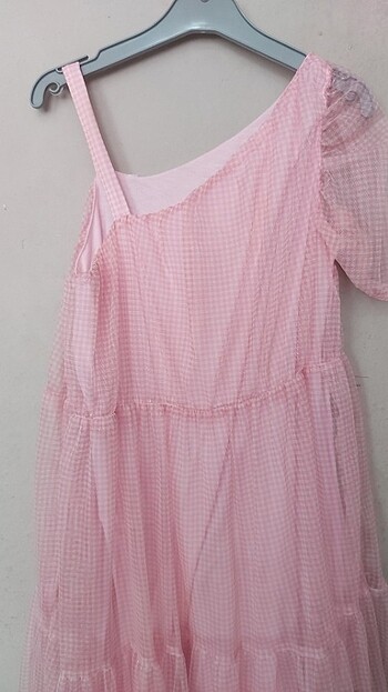 Pembe elbise