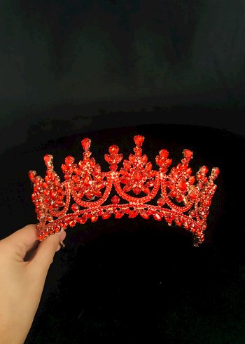 Zara Kırmızı taç