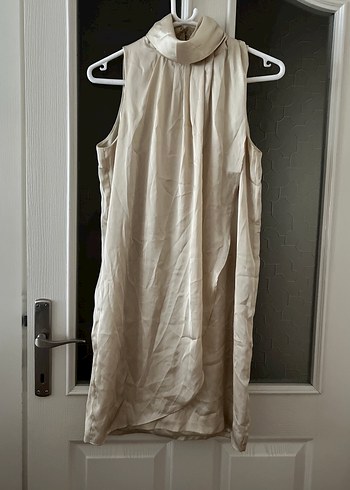 Bej Saten Yüksek Yakalı Saten Gece Elbisesi - Görsel 5