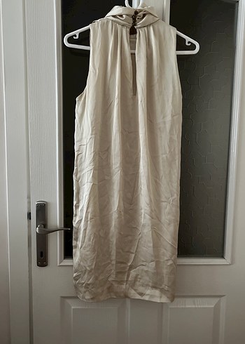 Bej Saten Yüksek Yakalı Saten Gece Elbisesi - Görsel 6