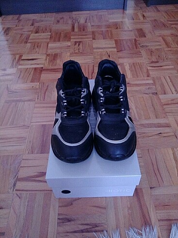 Skechers spor ayakkabı