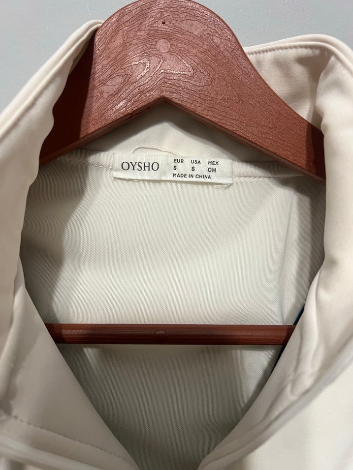 Oysho Beyaz Yarım Fermuarlı Spor Kolsuz Crop Top - Görsel 2