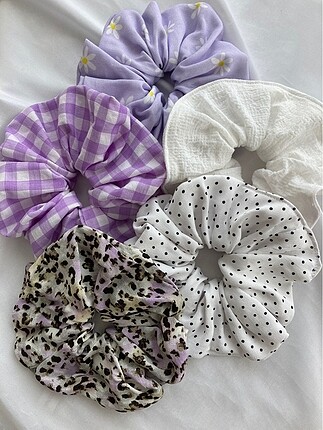 1li Scrunchie