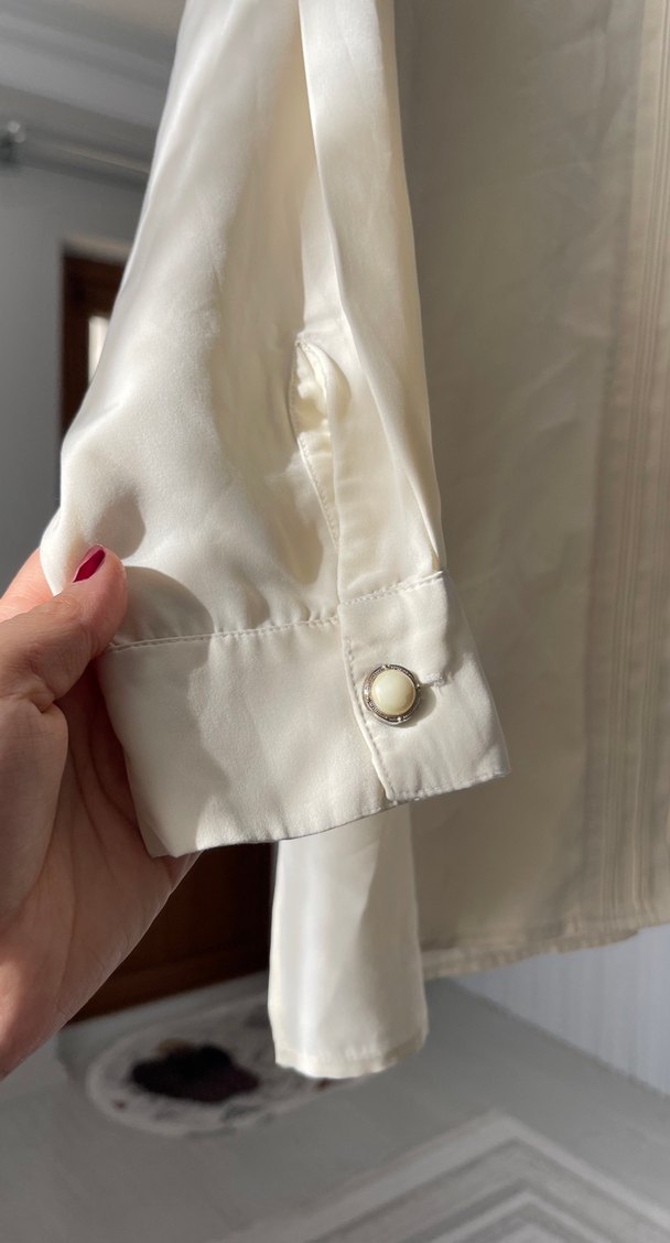 Beyaz Düğmeli Saten Kadın Gömlek - Görsel 3