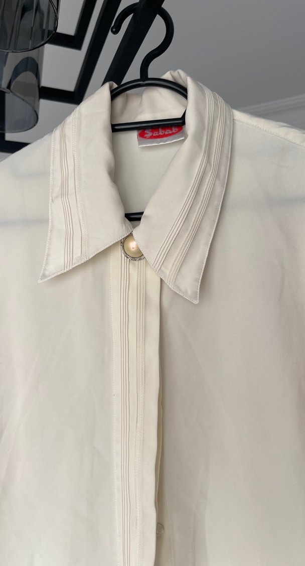 Beyaz Düğmeli Saten Kadın Gömlek - Görsel 2