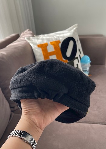 Zincir Detaylı Siyah Süet Kadın Şapka - Görsel 4