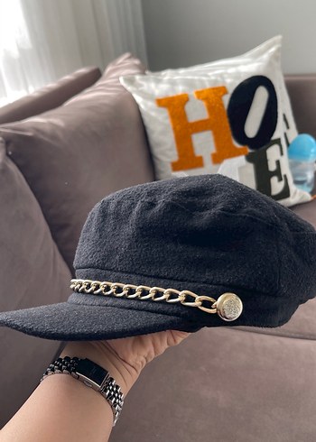 Zincir Detaylı Siyah Süet Kadın Şapka - Görsel 3