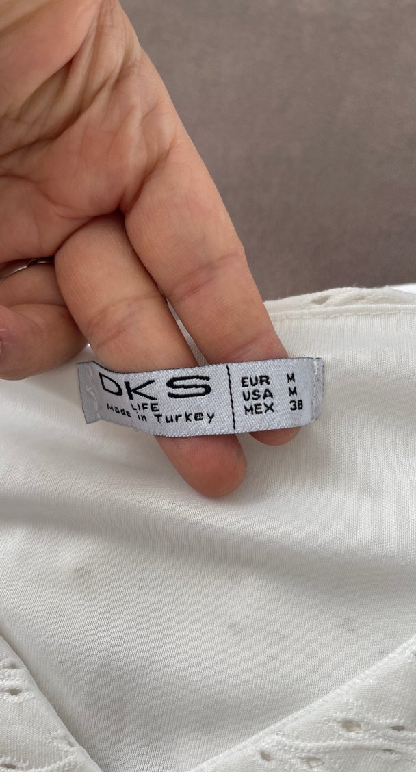 V Yaka Beyaz Nakışlı Midi Elbise - Görsel 5