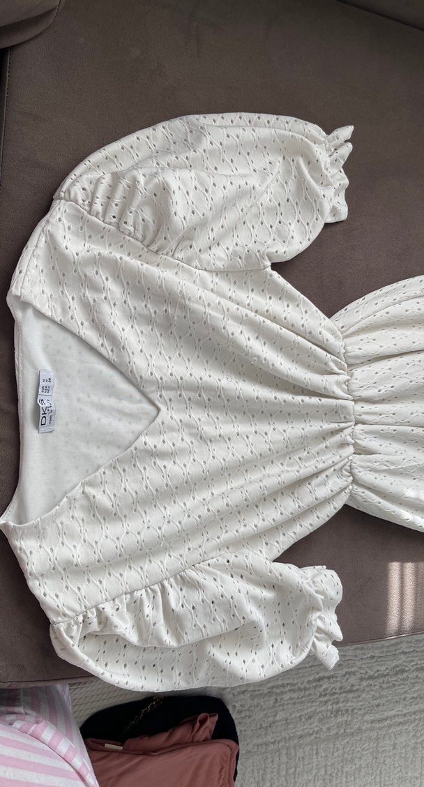 V Yaka Beyaz Nakışlı Midi Elbise - Görsel 4