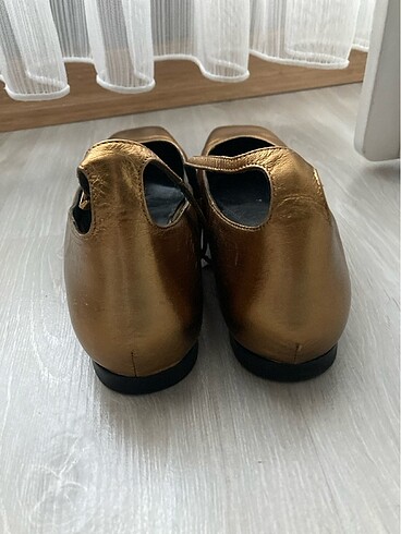 41 Beden altın Renk Sadece bir yada iki kere giyildi