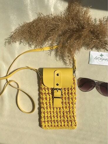 Telefon çantası + bir adet çiçekli küpe