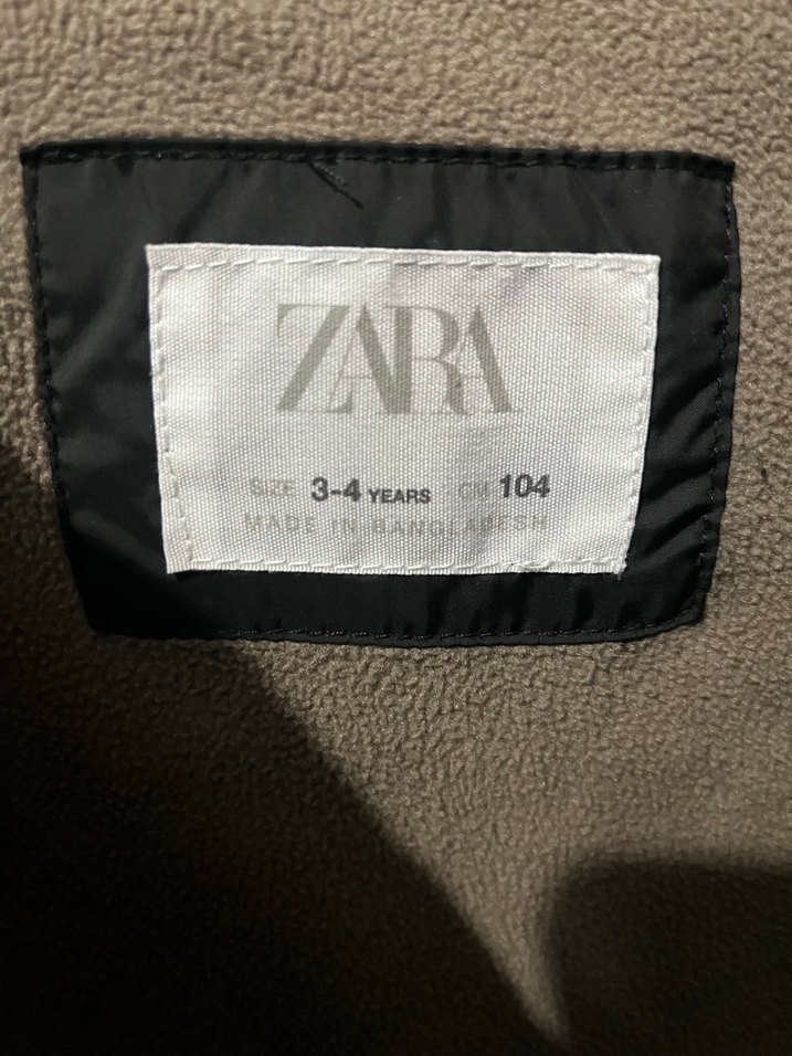 Erkek Çocuk Siyah Kapüşonlu Yelek - Görsel 2