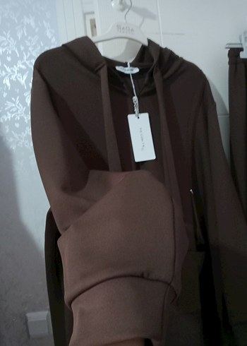 Kahverengi Kapüşonlu Takım - Görsel 4
