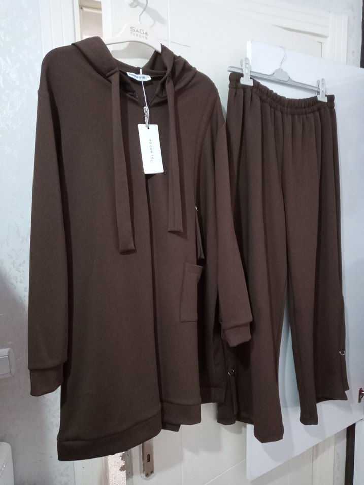 Kahverengi Kapüşonlu Takım - Görsel 3