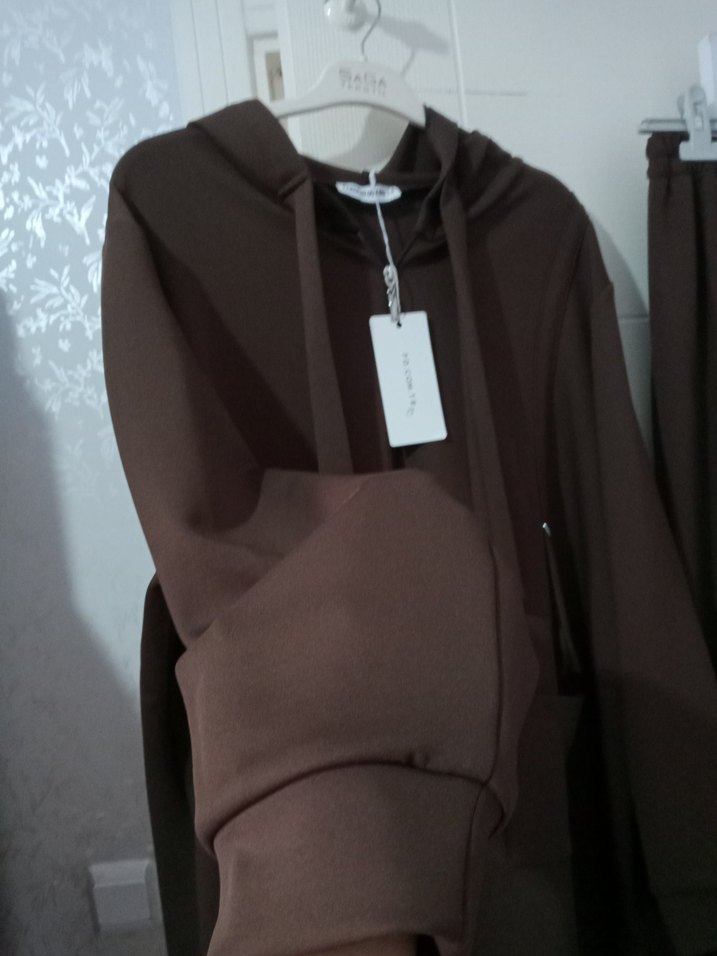 Kahverengi Kapüşonlu Takım - Görsel 4