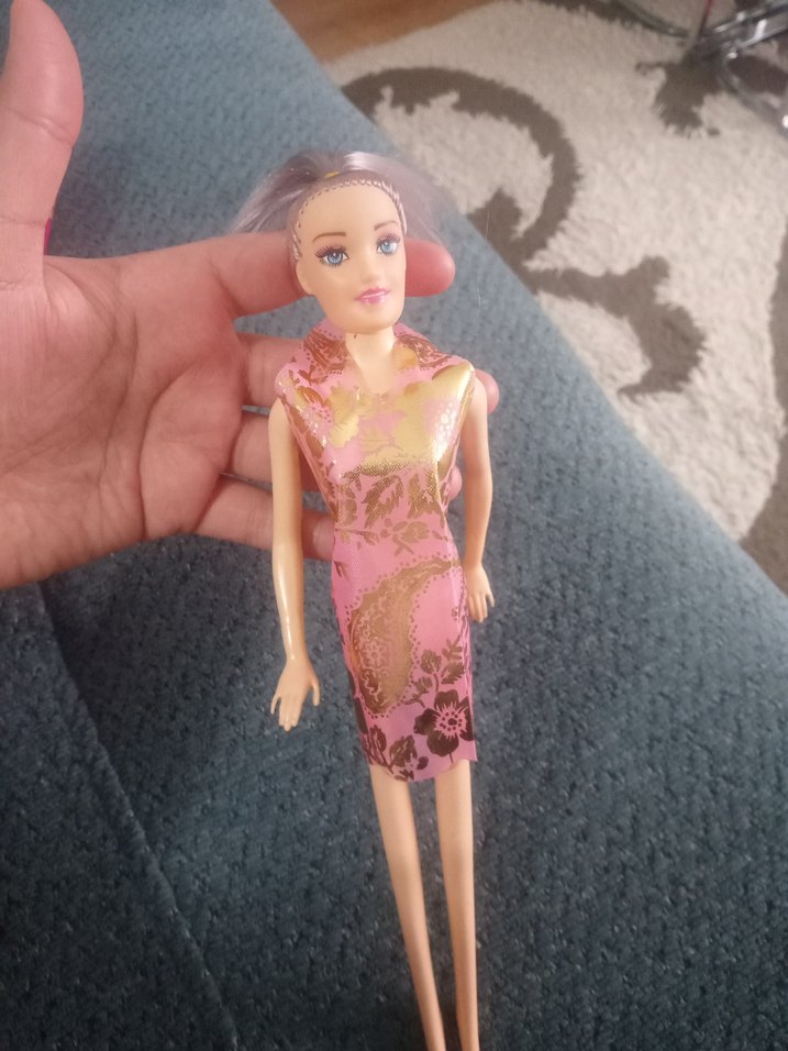 Renkli Kıyafetli Bebek - Görsel 3