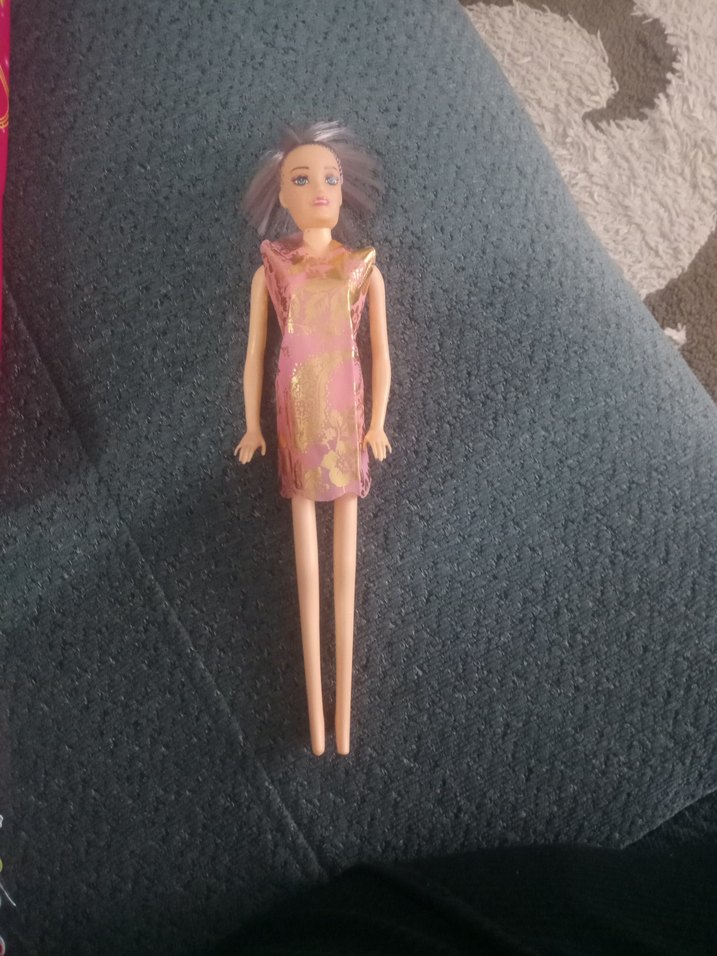 Renkli Kıyafetli Bebek - Görsel 4