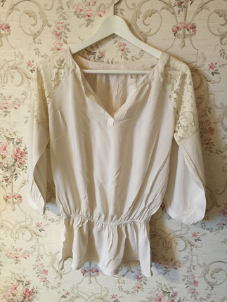 Batik Dantel Detaylı Ekru Tunik