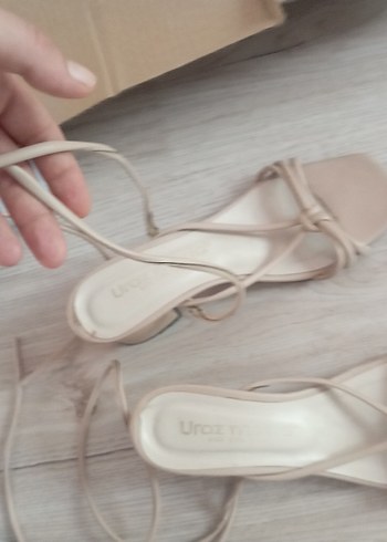 Diğer Bej Minimalist Blok Topuklu Kadın Sandalet