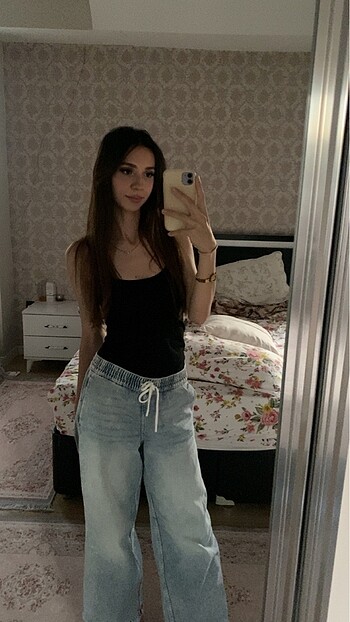Etiketli geniş paça jean