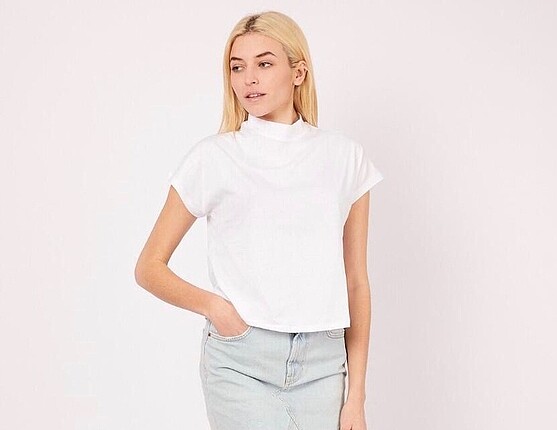 Beyaz Dik Yaka T-shirt