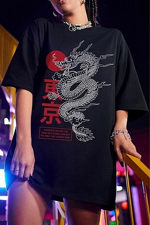 l Beden Kadın Oversize Dragon Baskılı Siyah T-shirt