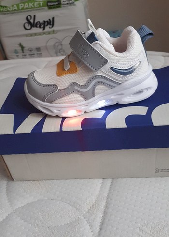 22 Beden beyaz Renk Vicco Rony Beyaz Unisex Işıklı Spor Ayakkabı