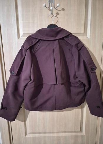 Siyah düğme detaylı mürdüm kısa trençkot - Görsel 10