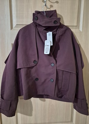 Siyah düğme detaylı mürdüm kısa trençkot - Görsel 5