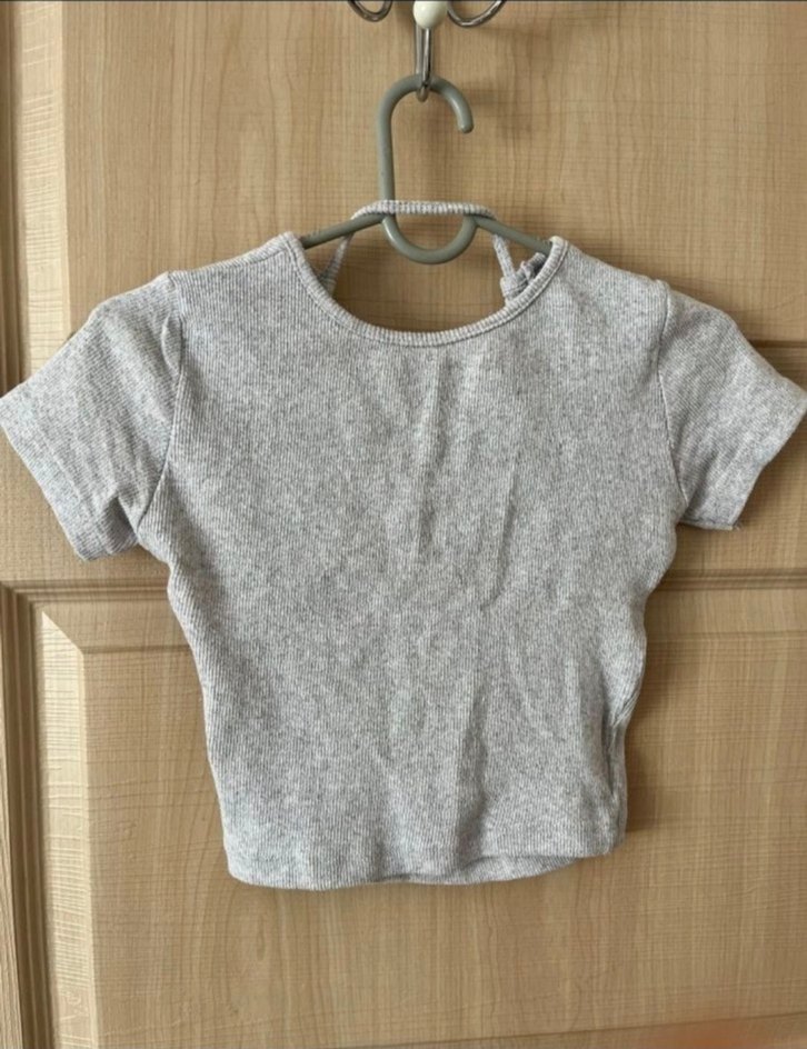 Sırt dekolteli gri melanj örme crop tişört - Görsel 5