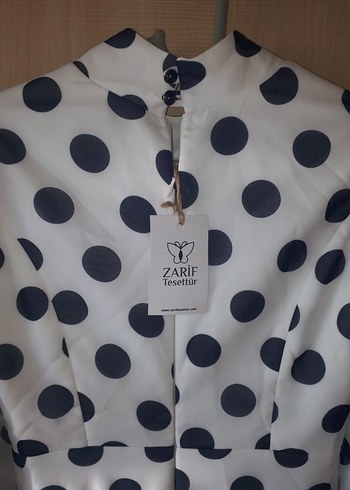 Suud Collection Puantiyeli Beyaz Şifon Tesettür Elbise
