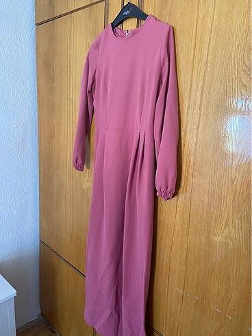 Pembe elbise