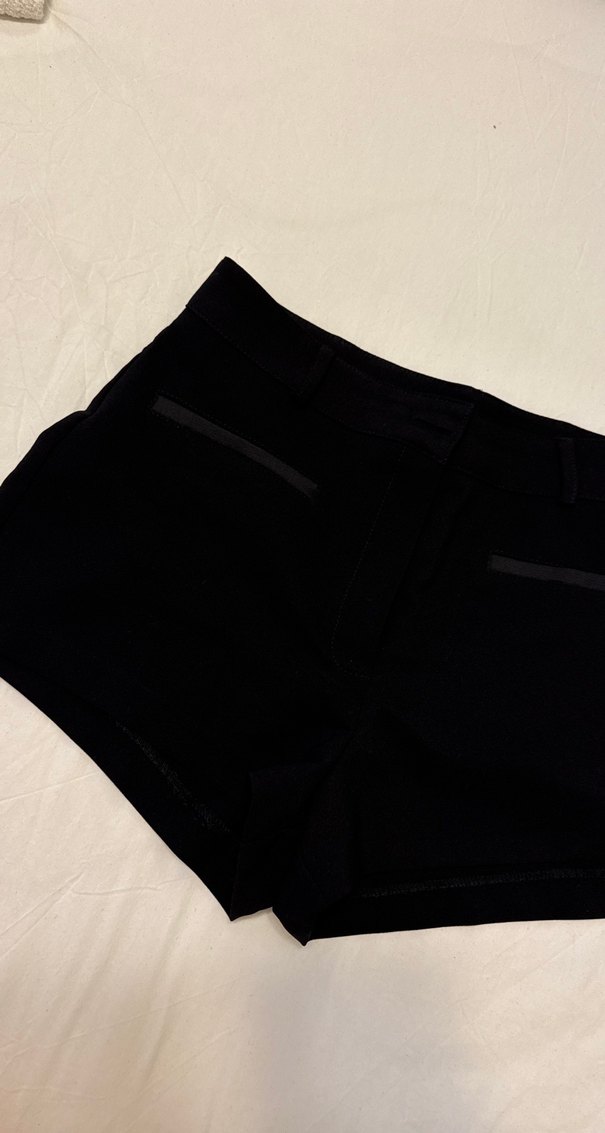 Düğmeli Siyah Süet Mini Şortu - Görsel 2