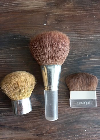 CLINIQUE Camel ve Gri Makyaj Fırçaları - Görsel 2