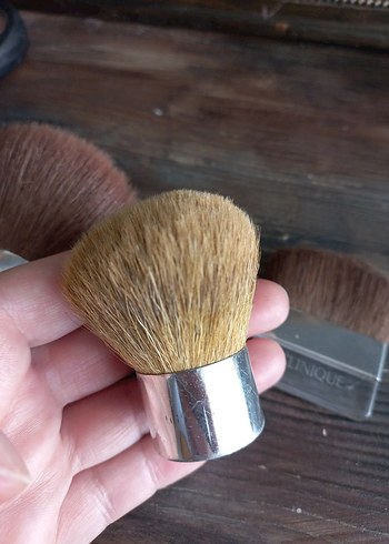 CLINIQUE Camel ve Gri Makyaj Fırçaları - Görsel 5