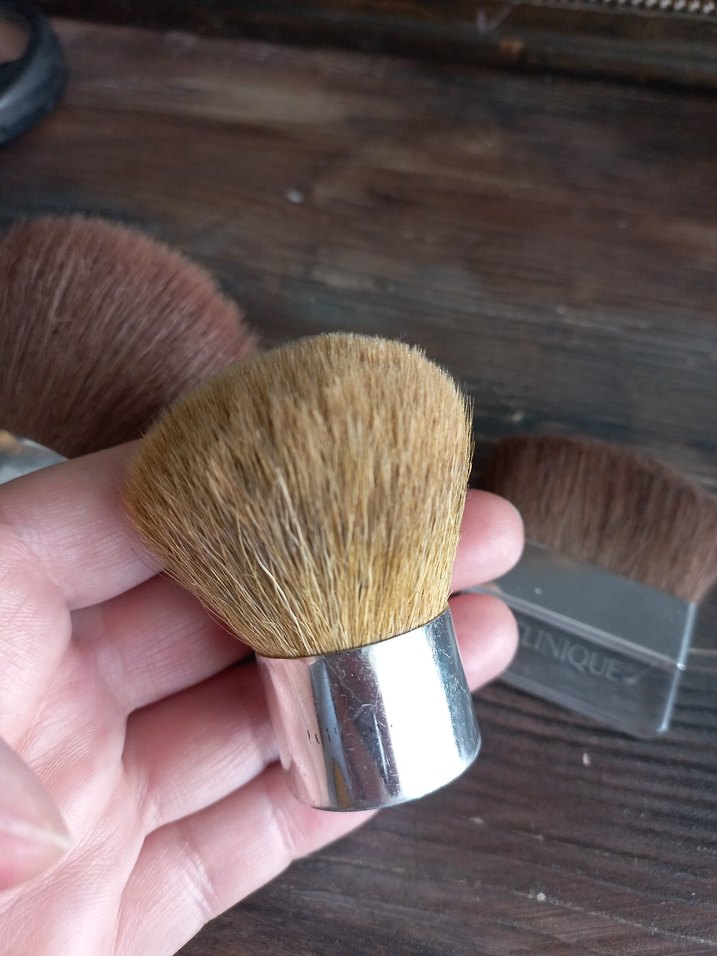 CLINIQUE Camel ve Gri Makyaj Fırçaları - Görsel 5